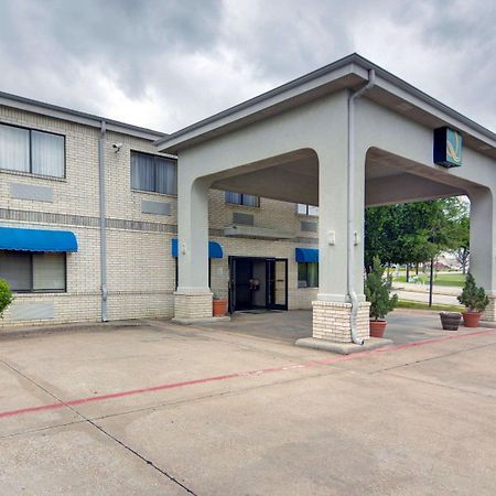 Quality Inn & Suites Grand Prairie Exterior foto
