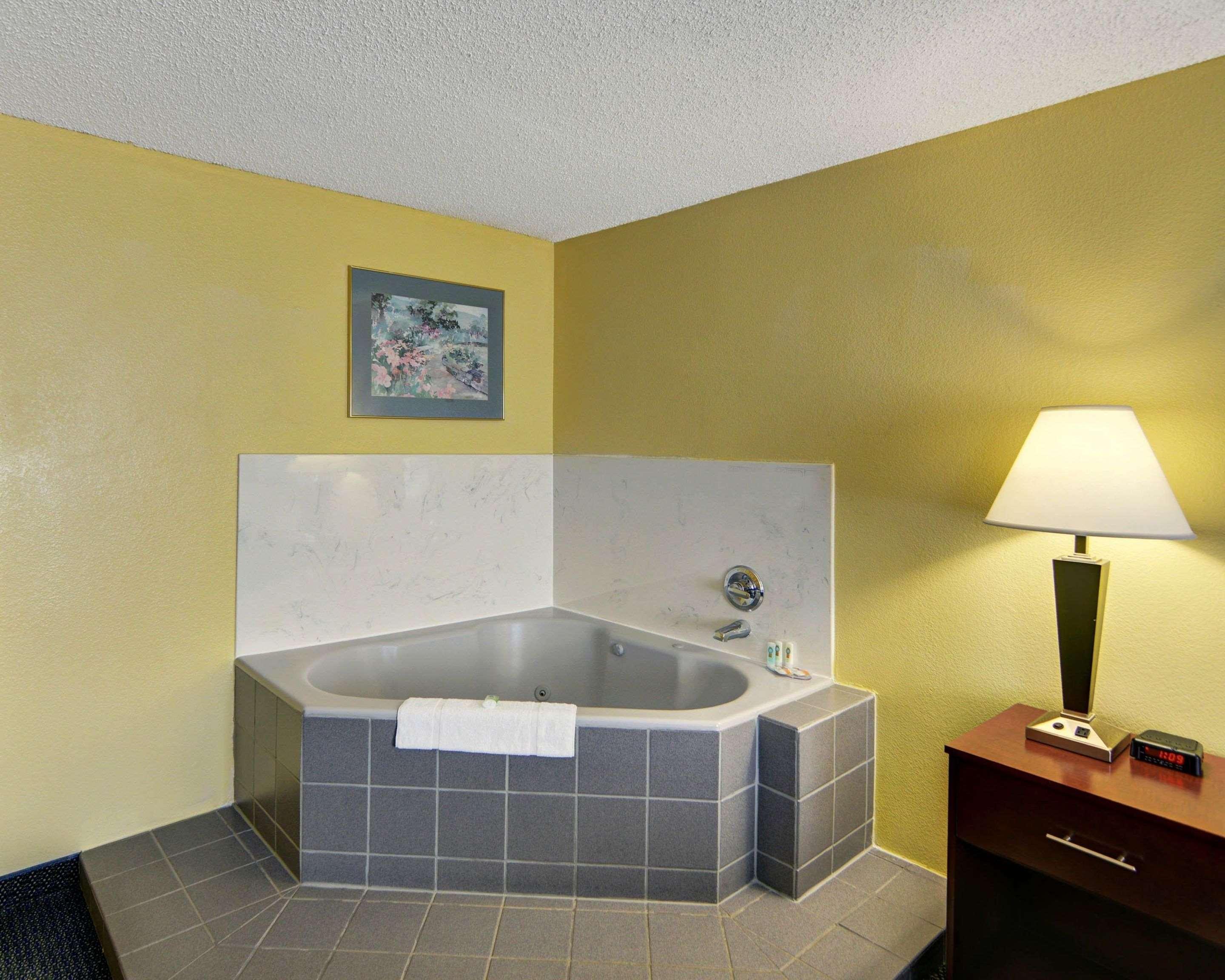 Quality Inn & Suites Grand Prairie Exterior foto