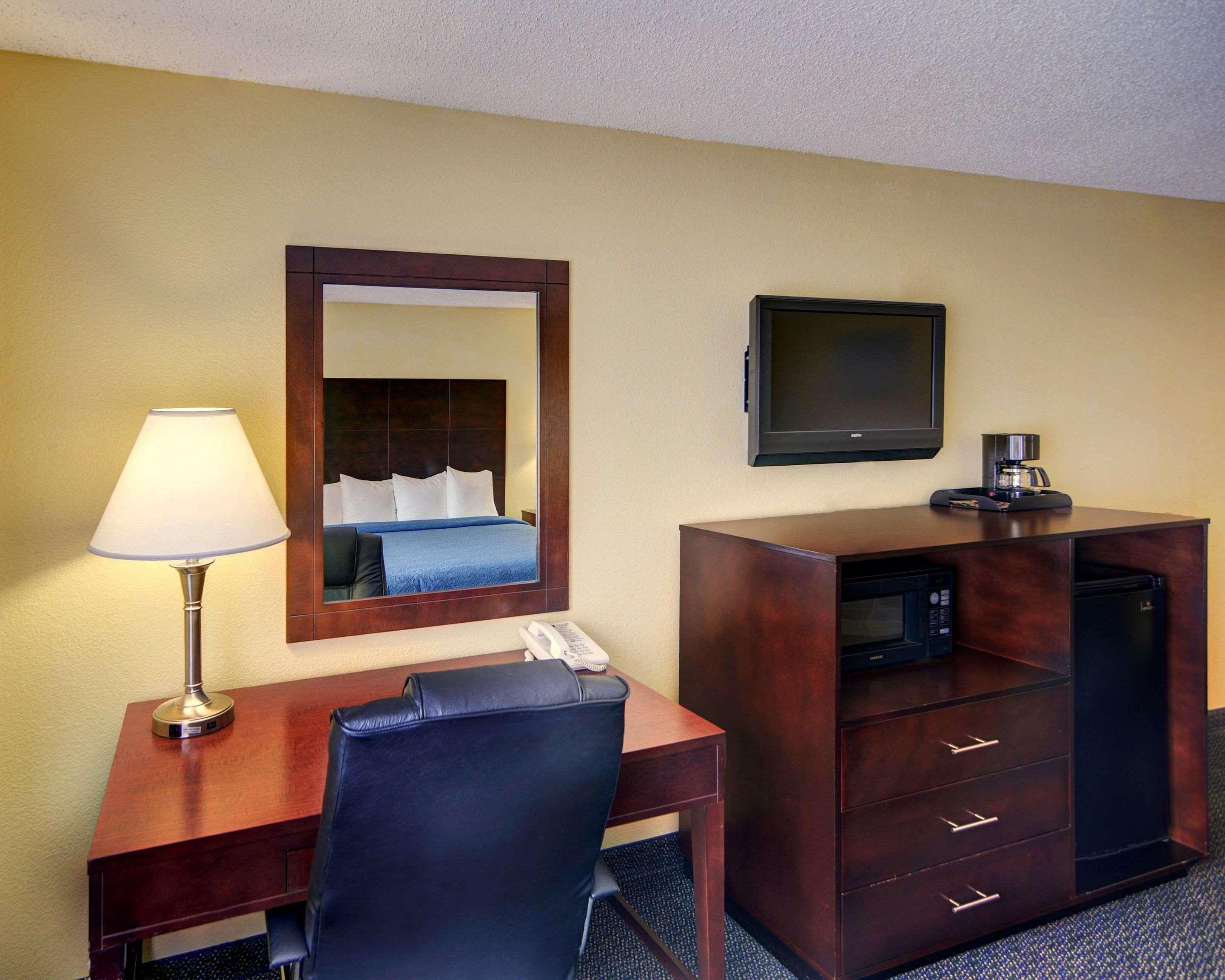 Quality Inn & Suites Grand Prairie Exterior foto