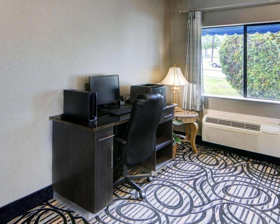 Quality Inn & Suites Grand Prairie Exterior foto